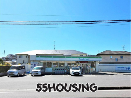 周辺環境　ファミリーマート大宮上小町店 徒歩9分。 710m