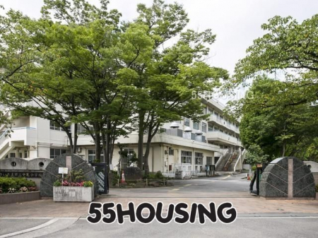 周辺環境　さいたま市立中尾小学校 徒歩10分。 800m