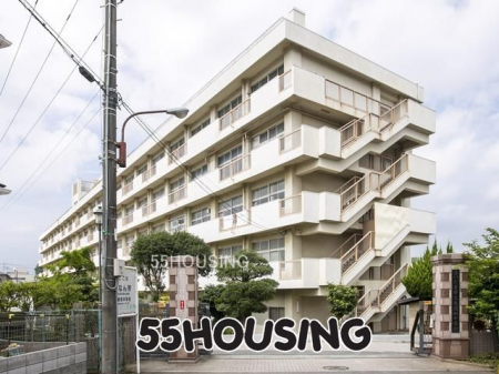 周辺環境　さいたま市立東浦和中学校 徒歩3分。 220m