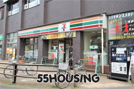周辺環境　セブンイレブン久喜駅東口店 徒歩9分。 680m