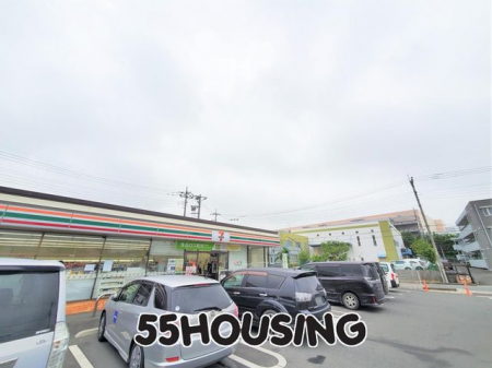 周辺環境　セブンイレブン桶川上日出谷店 徒歩5分。 378m