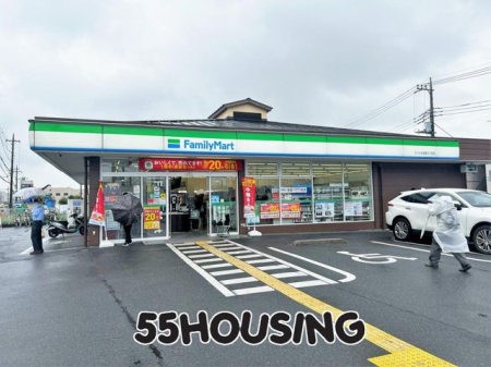 周辺環境　ファミリーマートさいたま田島九丁目店 徒歩8分。 610m