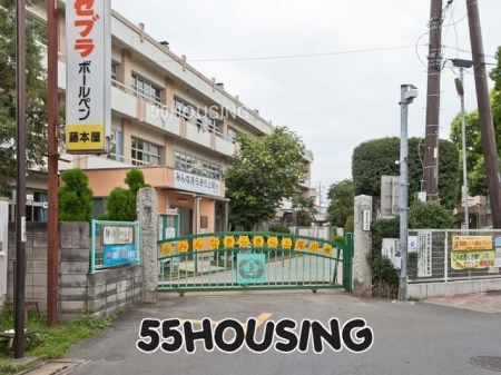 周辺環境　上尾市立上尾小学校 徒歩4分。 300m