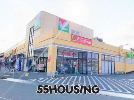 周辺環境　デイリーヤマザキ岩槻上野店 徒歩11分。 870m