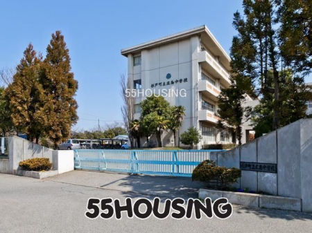 周辺環境　杉戸町立広島中学校 徒歩17分。 1300m