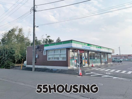 周辺環境　ファミリーマート岩槻本宿店 徒歩7分。 536m