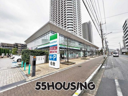 周辺環境　ファミリーマート川口金山町店 徒歩4分。 300m